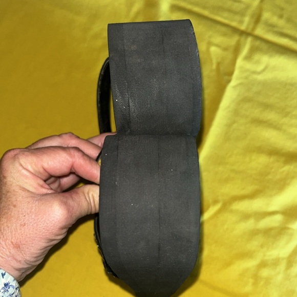 Yellow Box bejeweled comfy flip flops size 8 1/2 - Picture 8 of 9